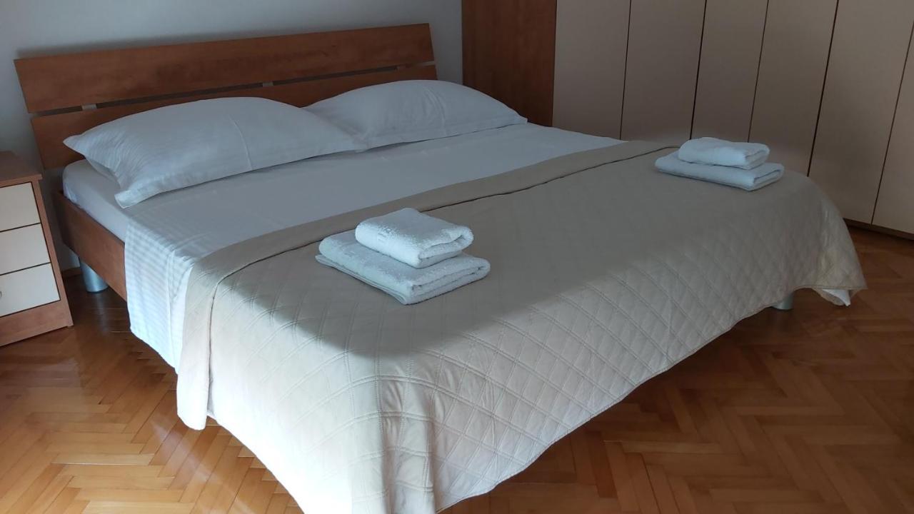 Apartment "Marin" โตรกีร์ ภายนอก รูปภาพ